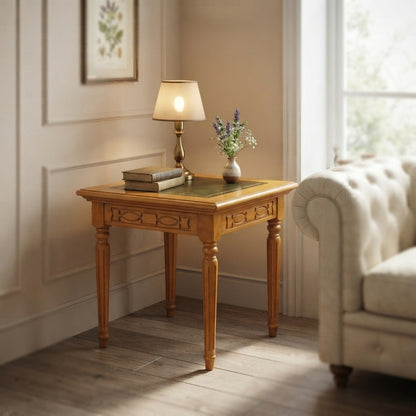 Majesty-Corner Table